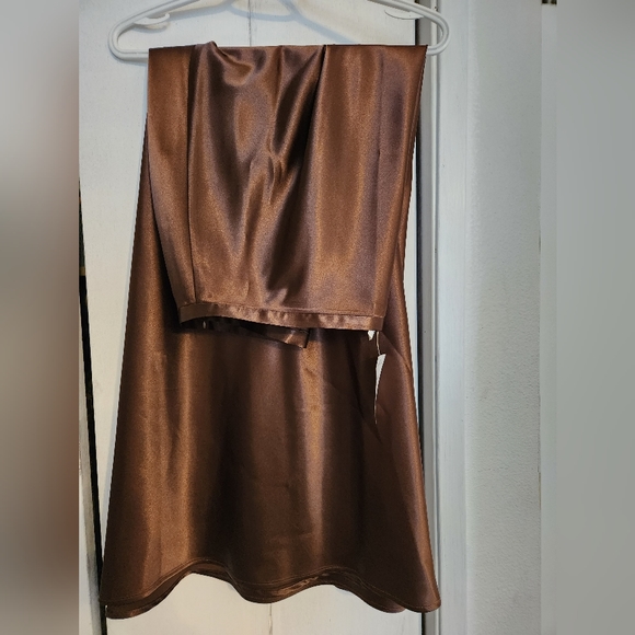 Size 14 Brown satiny skirt - Picture 2 of 5